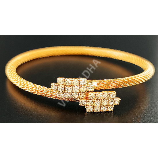 High Quality Gold Polish Free Size Bracelet with Sparking White AD Stones