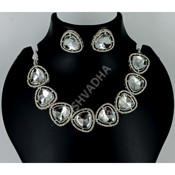 Party Wear Glittering Stunning White Sparkling Kundan Stones Rodium Necklace Set with Earrings Diamond Shape