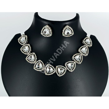 Party Wear Glittering Stunning White Sparkling Kundan Stones Tri-rounded Rodium Necklace Set with Earrings