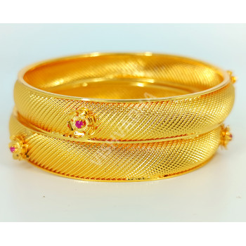 Premium Quality Shining Micro Gold Polish Netted Exquisite New Design Bangle with Ruby Stone