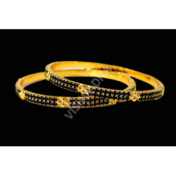 Black Glittering Fitting Stones Premium Gold Polish Bangles